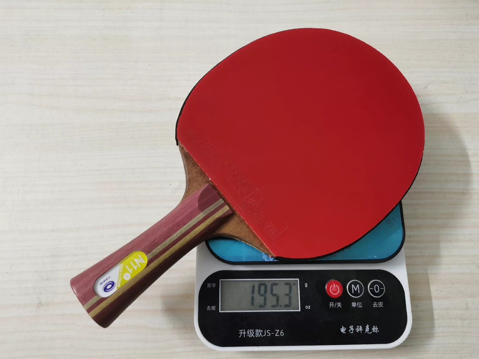 自用乒乓球拍 横拍FL，重量195g，整套出 底板：银河N11s，经典五层纯木 正手：红双喜PF4 反手：红双喜PF4 套胶都是自己贴的，只用过几次，护边已贴好